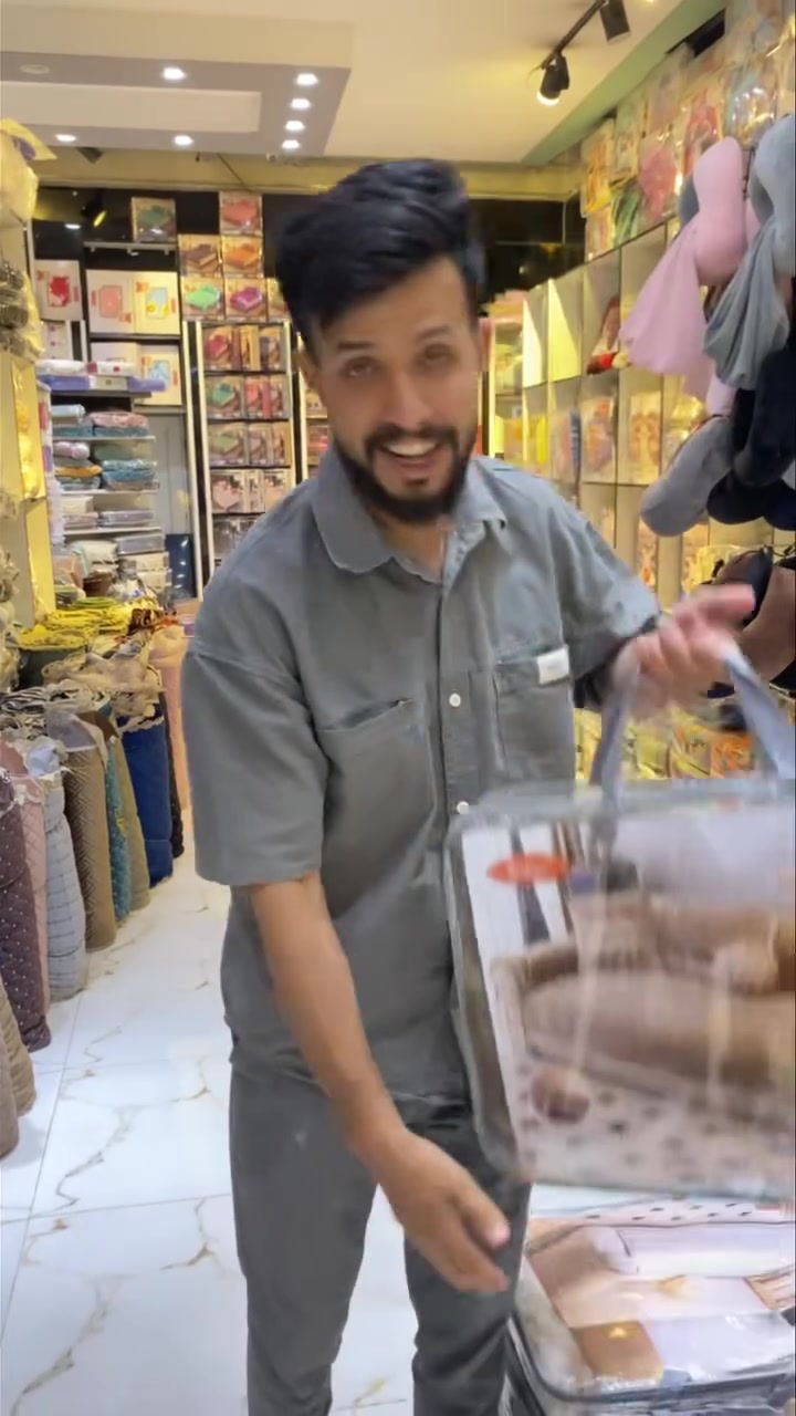 ✨ غيري شكل قنفاتج بلمسة بوهيمية راقية ✨

هسة متحتاجين تبدلين القنفات 😉
بس جيبي تخم المفرش البوهيمي وخلي الصالة كلها مودرن وفخمة 😍

📦 التخم 5 قطع كامل:
🛋️ غطاء لقنفات عدد 2
🪑 غطاء كراسي عدد 2
✨ ستوتة عدد 1

نقشات مرتبة وخامة حلوة تغطي وتحافظ على القنفات من الاتساخ والغبار 👌
ينطي شكل جديد للبيت ويخبل بالتصوير والضيوف 😍

💥 السعر المفاجأة فقط 50 ألف
بدل ما تدفعين مبالغ على تبديل الأثاث 😎

🚚 توصيل سريع لبعقوبة وكل المحافظات
📞 للحجز: ***********

#الربح_البسيط
#مفارش_بوهيمي
#تخم_قنفات
#ديكور_منزل
#بعقوبة
#عروض
#تخفيضات
#مستلزمات_بيت
#قنفات
#ستايل_مودرن
