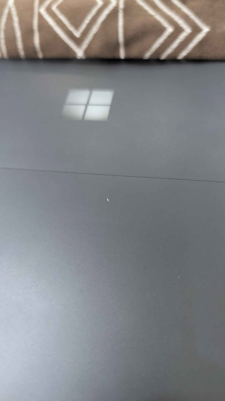 🔥 فرصة لقطة! الأناقة والأداء القوي بجهاز واحد 💻✨
​لكل شخص يدور على السرعة والعملية، متوفر الآن جهاز Microsoft Surface Pro 10 (مستعمل بحالة أخو الجديد)! 🚀
​⚙️ المواصفات:
​🔹 المعالج: Intel Core Ultra 5 (أداء فائق يدعم الذكاء الاصطناعي).
​🔹 الرام: 16GB.
​🔹 التخزين: 256GB SSD.
​🔹 الشاشة: دقة عالية جداً تدعم اللمس.
​📦 المرفقات:
الجهاز يجي وحده ويّاه الشاحن فقط (بدون كيبورد أو قلم).
​💰 السعر والمقارنة:
سعر هذا الموديل بالسوق (مستعمل) يوصل لـ 1,350,000 دينار وأكثر، بس لأن الجهاز بدون إكسسوارات، وفرناه إلك بسعر 1,150,000 دينار عراقي فقط! (يعني توفير حقيقي وفرصة ما تتعوض). بغداد, العراق


**إذا كنت صاحب هذا الإعلان وتريد حذفه لأي سبب، رجاءا أرسل رسالة إلى الدعم الفني**