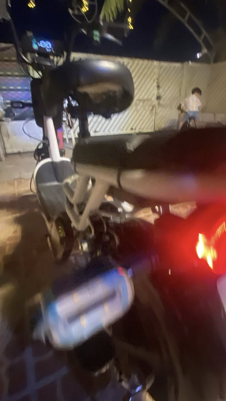 السلام عليكم ورحمه الله وبركاته
دراجه شحن حجم١٤
تشغيل كارت 
بصمه 
سويج
قفل تاير خلفي
مثبت سرعه
اربع نمر الدراجه
لايت زينون 
لد نهاري
بك لايت
اشاره يمين يسار
هورن 
وياها رقم هديه 
وشاحنه والمريات وبايدرات هم 
مكاني بغداد
شارع فلسطين للااستفسار
***********فقط واتساب
