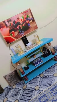 ميز بلازما • نظيف • مكسور