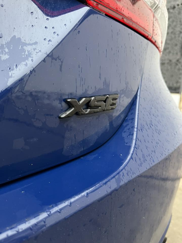 السلام عليكم كامري
بأسمي 
بصمه
حساسات
كشن كهرباء 
وضعيات قياده
ايكو 
نورمال
سبورت
اتو هولد
هندبريك كهرباء
شاشه كار بلي
فقط سلايد مابيه
وهوايه موصفات بيه
كشن كهرباء السايق والسكن 
وتدفئه
قطعه وحده صبغ وتعديل بارد 
السياره جديده
*********** اتصال
 واتساب ***********
