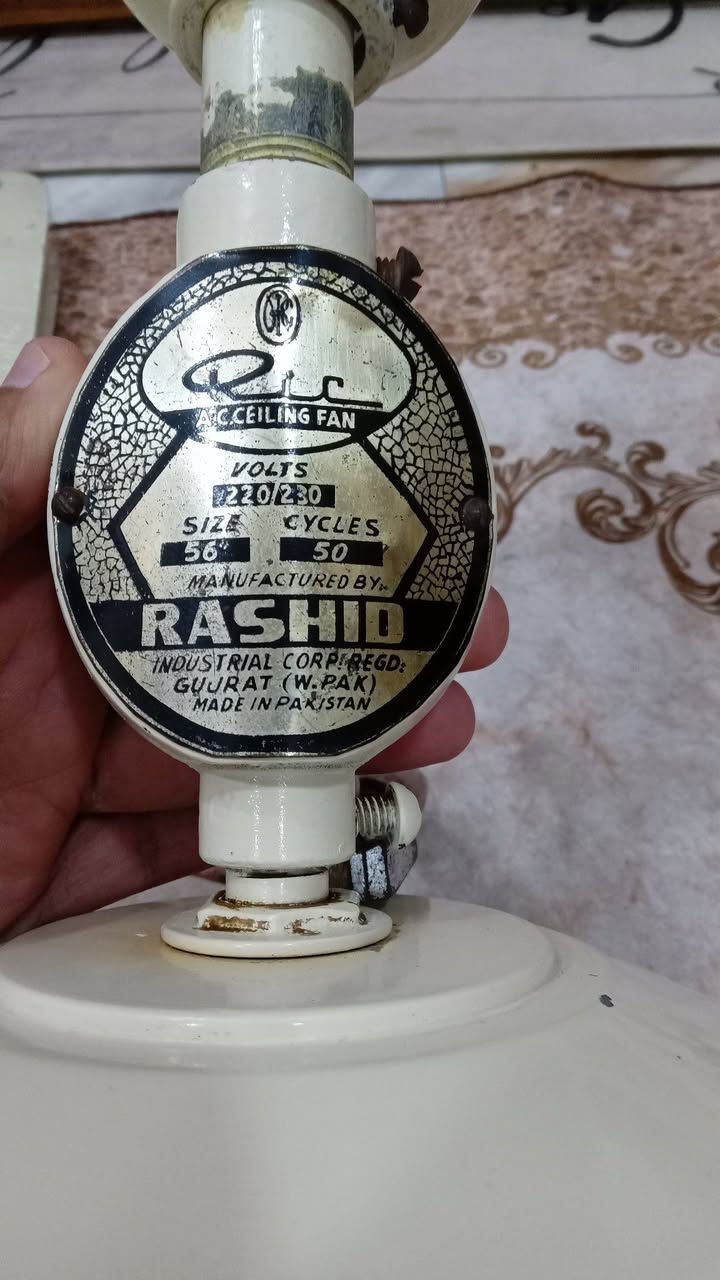 سلام 👋 عليكم 
للبيع بنكه (RASHID) صنع باكستاني متياز نكليزي 
من نوادر صنع 1950 نضافه عالية جدآ جداً على وضع شركه ليرغب بل شراء يراسل الصفحة او تصال 
*********** مكان بغداد
