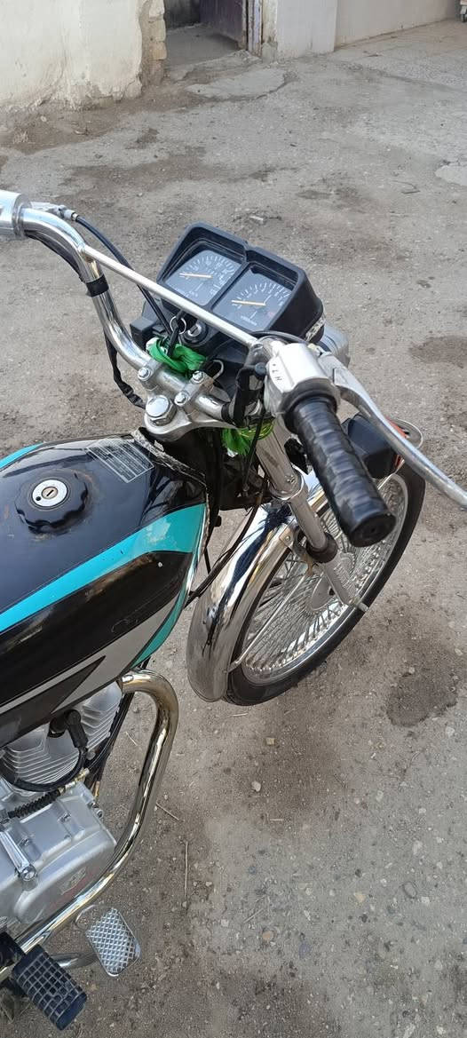 السلام عليكم 

للبيع تايكر 2021 كلك مكانها الطليعه منطقه الجذع السعر 350 وبيها مجال ***********
