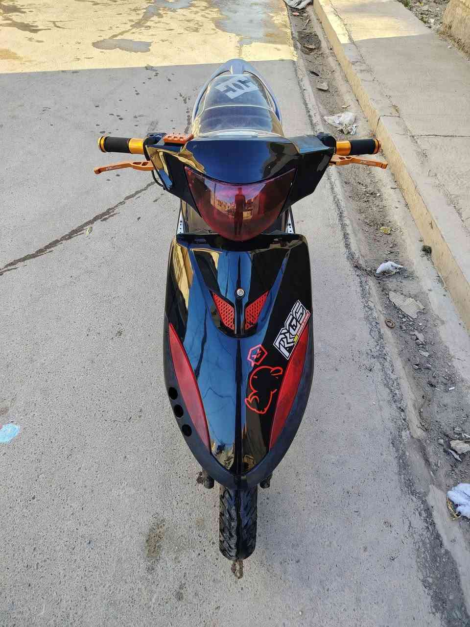 السلام عليكم ماكس عدله رمبه دراجه مغلومه تزويد كلها عل بلاد من التاير للبرغي  دراجه عليه كت كامل آر جي إس
1 استاند صفح سبع ألوان 
2 شيال آر جي اس
3 يدات آر جي إس
4 قبق افلاوين آر جي اس
5قطره  آر جي اس 
6كفرات أربعة ولف بلاد 
7 شوته أربعه ولف
8 دبل خلفي أصلي
9 كلجات آر جي اس 
 10ليت عدسه 
11 كشن رياضي
 12نشره اسفل الدراجه
13 صالانصه سي اس
مكان الدراجه ديالى بعقوبه فلكت الأمين  سعر الدراجه 850 أو بيه مجال بسيط رقم الهاتف ***********
