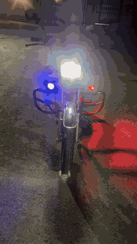 سيفان موديل 25للبيع اقل من 3اشهر من شديتها كلشي بلادي صالنصه رياضي  شرط فحص  سعر 950 بيها مجال بسيط مكاني الخالدية للتواصل ***********/***********
