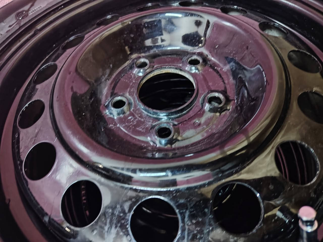 سلام عليكم ويلات للبيع.  حجم 16 هنه وتايراتهن.  انتاج 24 الويل مصبوغ حراري وبي تخم تاير جديد الويل ابو الختم والشفه الطويله مكاني نجف السعر 250 وبيهن مجال ***********
