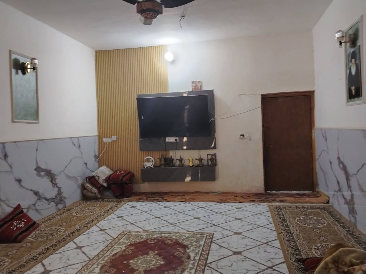 يا الله سلام عليكم بيت للبيع الواجه ١٠نزال ٢٠ بيت مرتب ديكور كامل يحتوي على ٢غرف نوم وصاله واستقبال للاستفسار أكثر عبر الرقم ***********
