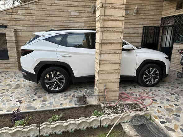 السلام عليكم 
توسان 2020 شكل الجديد ماشيه 50 الف حقيقي مكفوله من الصبغ والبارد وتكحيل بيه كم حالوبه 

بصمه محرك 2000 حساس خلفي كامره شاشه 
بردات جانبيه 

السعر 188 ورقه مكان بغداد السيديه 
*********** 

السياره رقم اربيل باسمي تحويل مباشر
