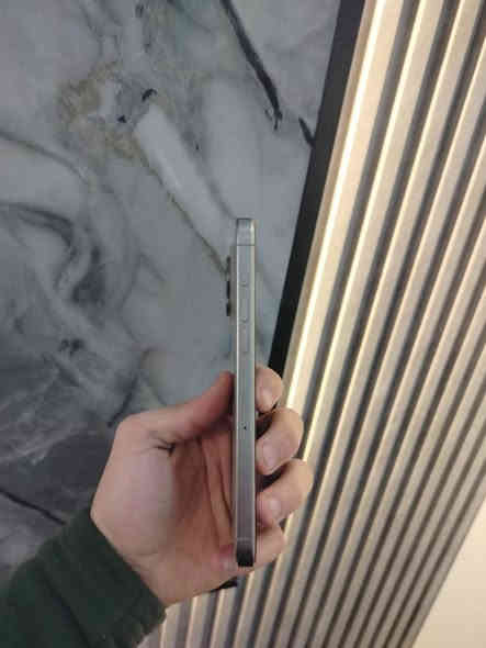 السلام عليكم ايفون 15 pro max ذاكره 256/بطاريه 90/ZAدبل سيم كارت /كارتونه وملحقاته كامله الله يشهد الجهاز نظيف بمعنى الكلمه  مكفول من الشخط مامبدل بي اي قطعه ولا مفتوح وين ميعجبك تفحص السعر 1150 وبي مجال عنواني نجف. ***********
