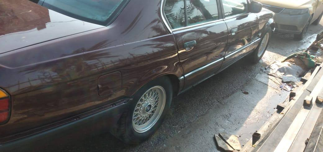 سلام عليكم ورحمه الله وبركاته عندي سياره بي ام حجم 735كير ومكينه خير من الله السيارة جاهزة من كلشي العنوان  بغداد الاتصال على هذا الرقم *********** السعر على الخاص بيك خير وتدلل
