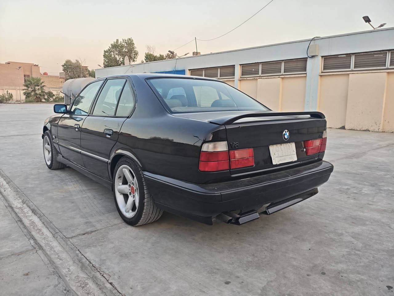 سلام عليكم bmw 525اصل موديل 91 مسكر 25 عدله  كير اوتو فول مواصفات بجم عريض فتحه برده كهرباء كشنات جلد وتدفئه صبغ جماليه فقط بدون حادث مكفوله كير مكينه حداديه تخم تاير كله جديد السعر 52  مكان السياره بغداد حي النصر ***********
