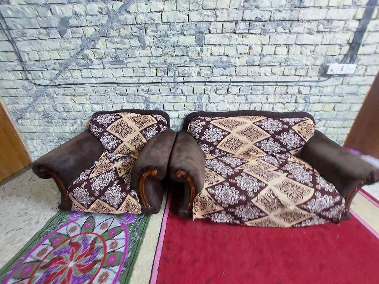 السلام عليكم تخم للبيع ٧ مقاعد 
المكان الامين الثانيه 
***********
