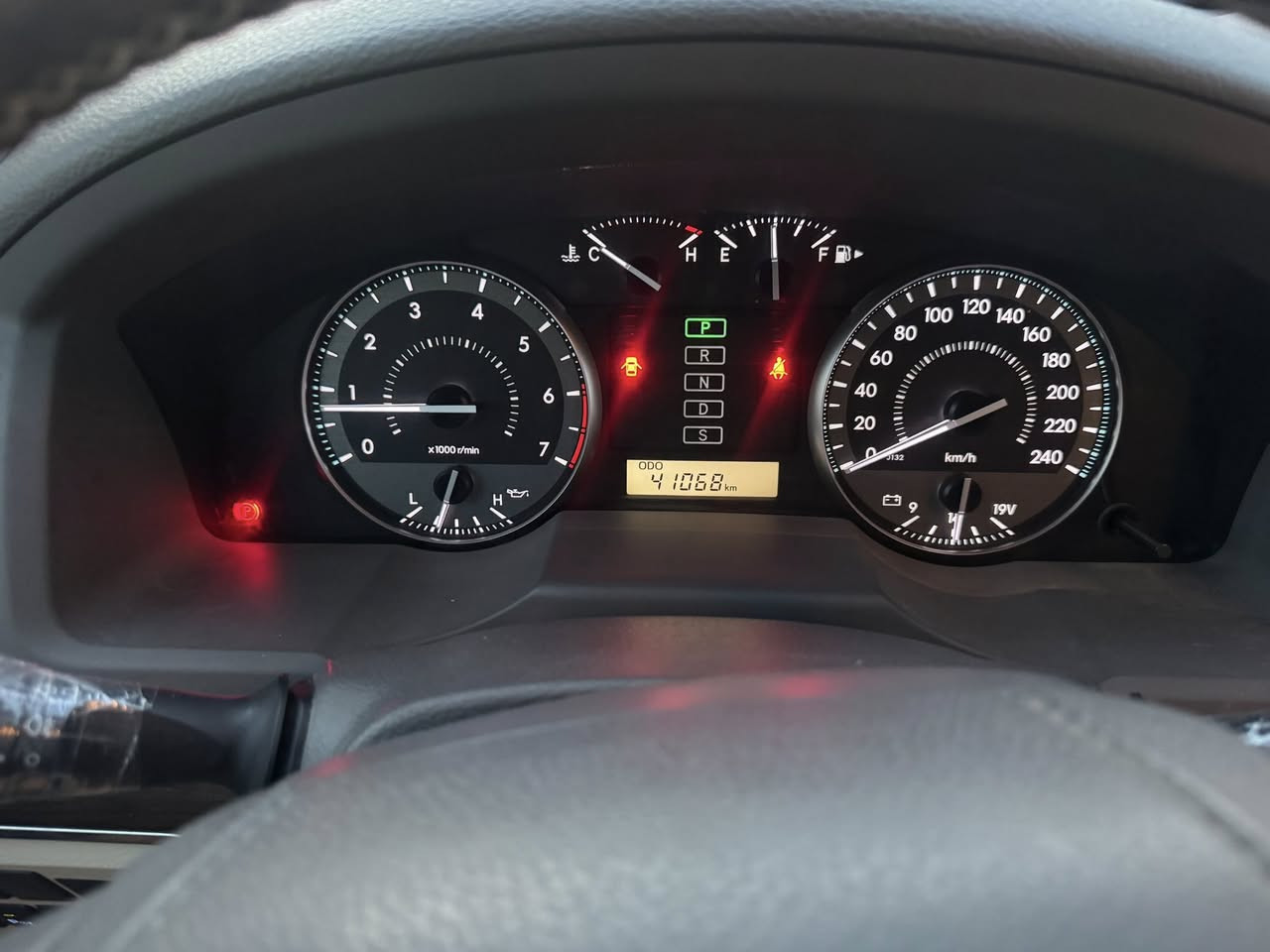 لاندكروزر ٢٠٢١ GX المواصفات
المحرك: 4.0 لتر، 6 سلندر.
ناقل الحركة: أوتوماتيك.
المقاعد: 7 مقاعد (في أغلب الأحيان).
الدفع: دفع رباعي (4x4).
الميزات: تبريد مركزي، كاميرا ٣٦٠ درجة شاشة، ( سعر سيارة ٥١٥$ )  رقم تلفون ***********
