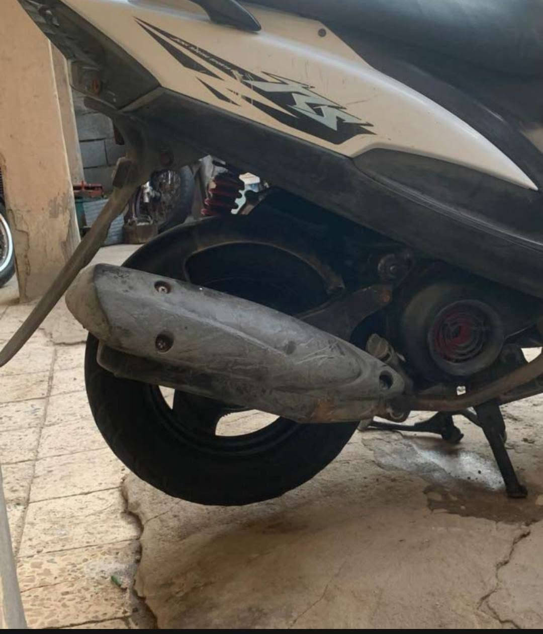 السلام عليكم ماكس عدله سعرها 600 الف الدراجه كلها بلاد الكزوز بلاد السلف بلاد الملف بلاد الكفرات بلاد مفتوحه بس ولفات دهن مبدل جديد باتري شاده جديد بيها بس البرغي مال تاير الوره يرادله نت حتى تضبه نواقصها قليله السعر 600 وبيها مجال راسلني وبيك خير وتدلل رقمي ***********
