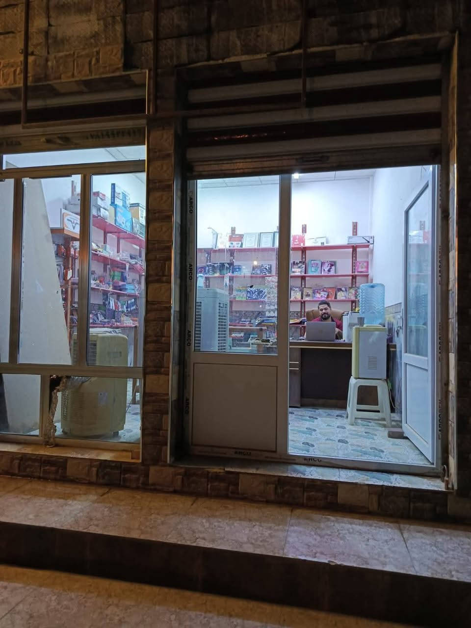 السلام عليكم
محلات للايجار قياس (٥*٤)م عدد ٢ شارع سايدين الموقع التأميم بين حي الدواجن وحي الاكراد ،، الايجار 150 الف للاستفسار الاتصال على الرقم ***********
