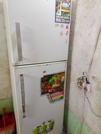 ثلاجه للبيع شغاله شرط الفحص 07763866834.       40 فقط