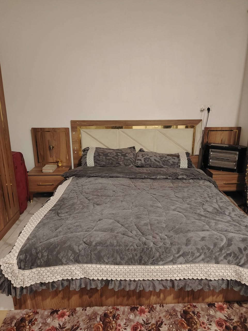 غرفة نوم نضيفه مستخدمه شي قليل تتكون من 5 قطع السعر 300 مكان موصل


**إذا كنت صاحب هذا الإعلان وتريد حذفه لأي سبب، رجاءا أرسل رسالة إلى الدعم الفني**