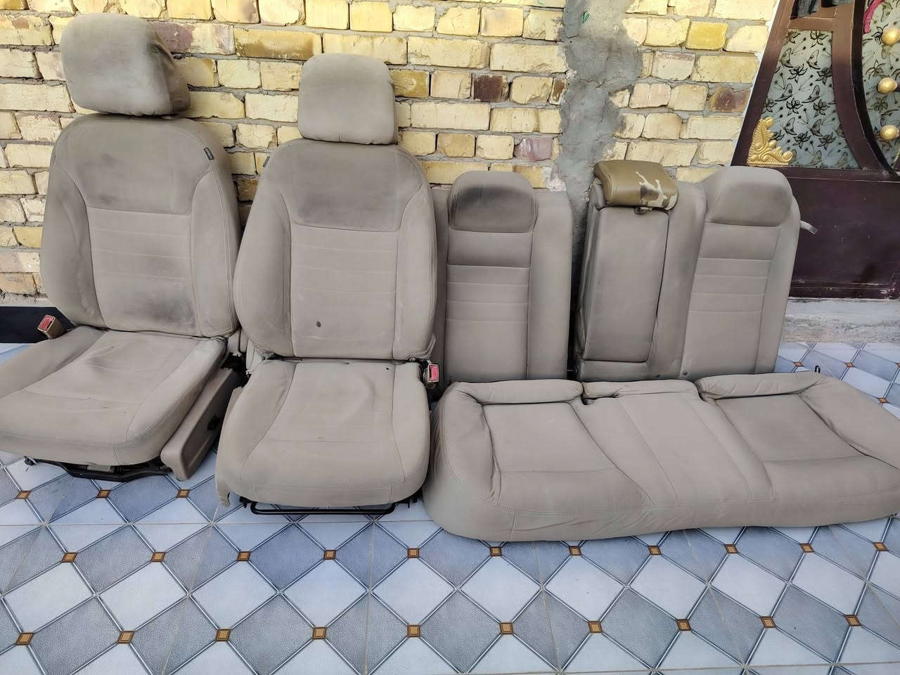 السلام عليكم كشنات جارجر مستخدم البيع السعر   125وبيها مجال نضافه85 بل ميه العنوان  ذي قار قلعه سكر تصال ***********
