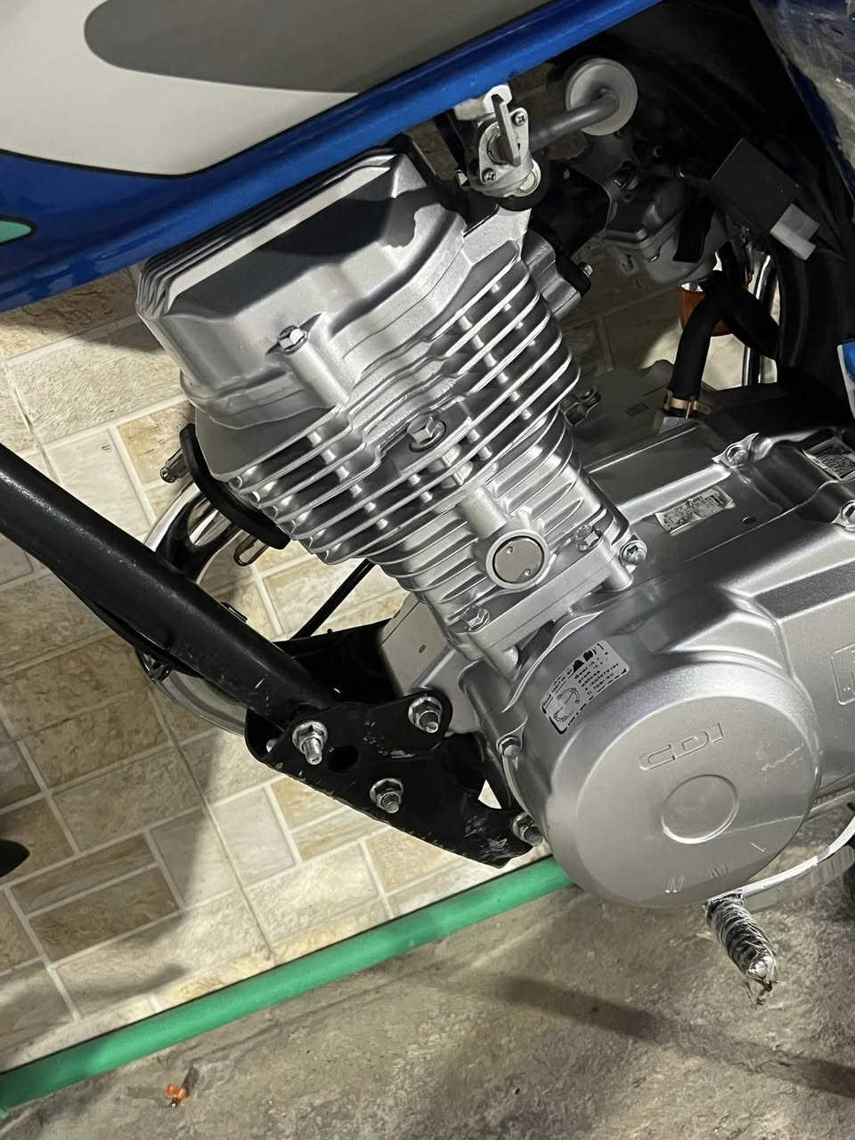 السلام عليكم للبيع دراجه  ناما شلامجه تعمير  غراض كلها اصلي ومختمه شاصيها 25 اوراق استنساخ صارلها شهرين معمره دراجه حلوه ومرتبه ماناقصها شي شلعه ومعدل سعرها مليون وبيها مجال ***********
