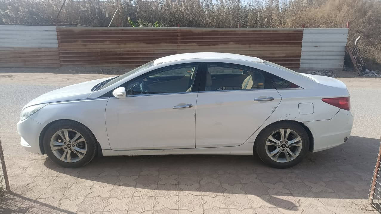 سوناتا 2011 خليجي محرك 2400 
منظومه غاز جديده 
بيها جاملغ خلفي صبغ وقماره بيها حالوب بسيط 
السعر 95
***********
