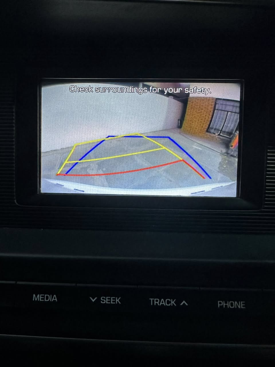 السلام عليكم 
للبيع الانترا 2019 وارد كندي مكفولة دواخل وشاصي 
حادث خفيف جداً موضح بالصور 
سونار موجود 
محرك 2000 دوش مكفول 
كير AT مكفول 
كشنات أمامية تدفئة 
تخم تاير 16 وويل  قبل أسبوع شدتيتهن 
السيارة خير من الله مناقصها شي 
رقم بغداد الدولي بسمي 
هزة جديدة 

مكاني بغداد الغزالية 
السعر 138

للأستفسار الاتصال ***********
