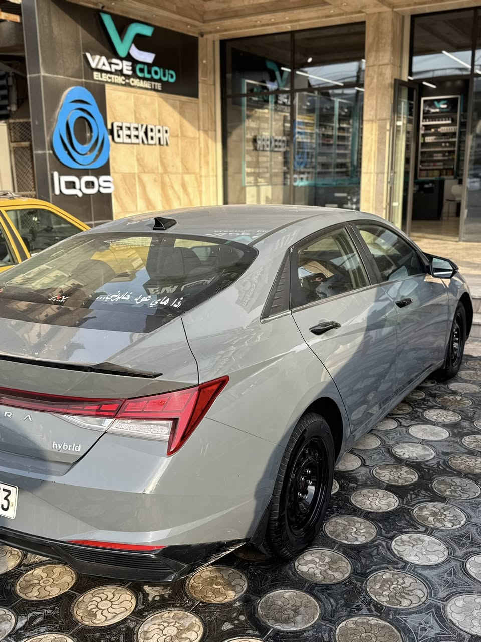 مستعجل على بيعتها متوازي ومحتاج فلوس 

النترا ٢٢ هايبرد فول مواصفات 
ماعدة كشن مو كهرباء ومو تبريد 
بس تدفئة 
ماشية ٩٠ الف كيلو مو مايل 
حادثها بامريكا قطعة وحدة 
بالعراق صار بيها باب الصدر 
وجاملغات خلفية ثنين من امريكا 
السعر ١٢٥ 
***********
