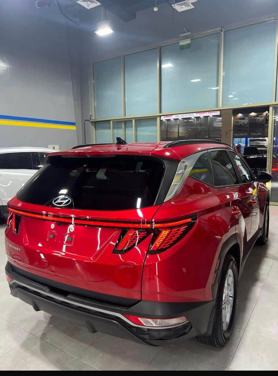 سلام عليكم توسان ٢٠٢٢ فئة sel سياره ماشيه ٤٩ كيلو 
السياره ضررها بنيد و جاملغ صورها و سونار على الخاص ايرباك ستيرن فقط 
رقم اربيل سياره جاهزه من كل النواحي 
مكانها بغداد زيونه
 سعر 172$ 
*********** بغداد, العراق
