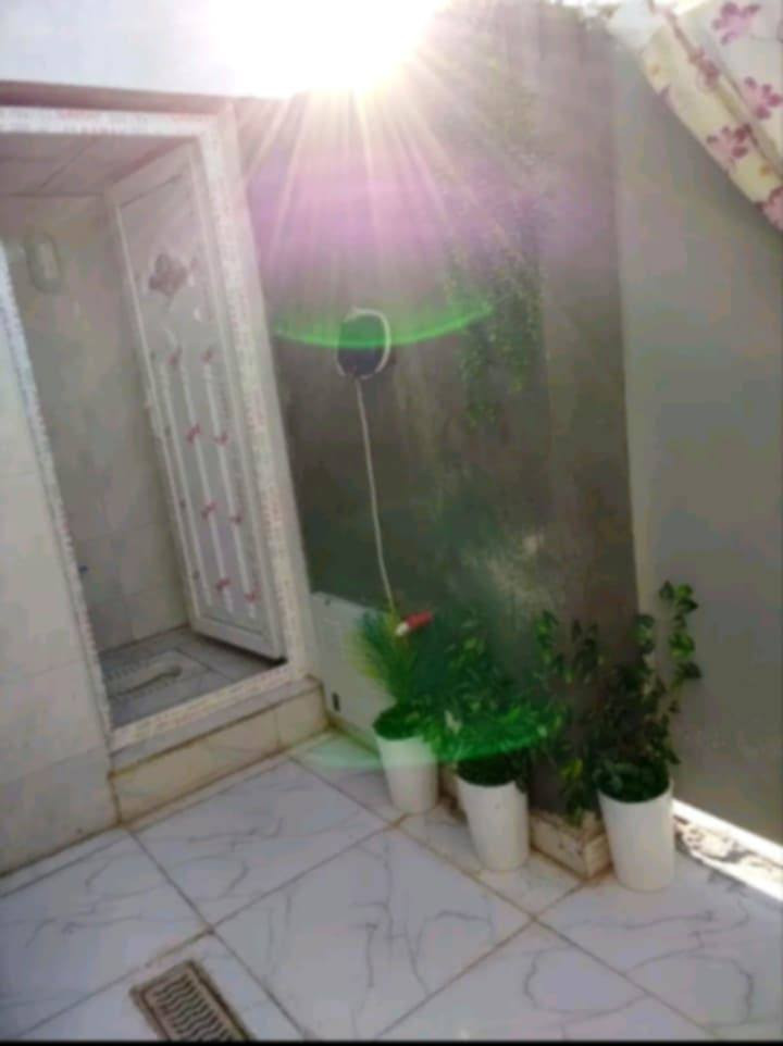 بيت جاهز جديد مساحة ١٠٠ متر سند ٢٥ للبيع
#العنوان_مجمع_الصادق حي الامين649
#تتوفر كافة الخدمات مدارس ماء كهرباء تبليط رصيف
🛑مكونات ةلبيت
غرفه +صاله ومطبخ  +منور + حمام + استقبال؟+طارمه وصحيات +طارمه وصحيات 
البيت جديد
..................................
للاستفسار لاتصال على الارقام التالي 
***********
او زيارة موقعنا الكائن الديوانية حي العسكري الاول قرب محطة وقود الكفيل
...............................................
#إعلام_مجموعه_عين_الحياة_للتجارة_العامه
