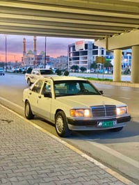 مرسيدس 190 • ١٩٩١ • مكينة 230 كاربراتير