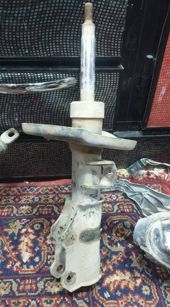 السلام عليكم ..
#للبيع  زوج لايتات ماليبو مديل ١٨ اصلي بحالة سيئة لكن  المصباح الرئيسي يعمل + دبل أمامي GM نص عمر حالة متوسطة  + طبلة GM بحالة متوسطة ...
 القطعة ب ٥ الاف .. 
كربلاء _ *********** .
