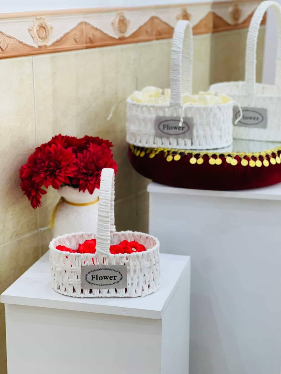 "كوشات أعراس واحتفالات ✨
بأحدث الموديلات وأرقى التصاميم
لحظاتكم نرسمها بأجمل صورة 💍🌸
📩 واتساب: ***********
📷 انستغرام: @perfec_t3"
