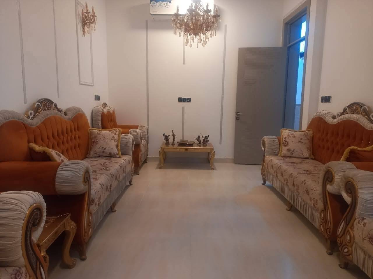 للبيع دار بناء درجه اولى 2024 موقع ممتاز البلديات شارع المصرف طابقين ونصف يحتوي على منام 4 بيهم وحده نضام اسويت + 4 صحيات استقبال صاله مطبخ                    105م   واجهة 5 وربع النزال 20 ⬇️⬇️⬇️⬇️⬇️⬇️⬇️⬇️⬇️⬇️⬇️⬇️⬇️⬇️⬇️⬇️                            الربيعي للعقار عنوان المكتب البلديات شارع المصرف مجاور صيدلية نبع العسل ونكون في خدمتكم والتوفيق للجميع أن شاءالله ✅✅✅✅✅✅✅✅✅✅✅✅✅✅✅✅
(بيع وشراء الدور السكنية والتجارية) (بيع وشراء قطع الأراضي السكني والتجاري)

 (مقاولات عامة وبناء وترميم) (تصميم الخرائط و الواجهات) بكادر هندسي متخصص 👷‍♂️🧑‍💻

#بيع_و_شراء_الدور_و_الراضي  
#بناء_تصاميم_هندسية_اشراف 
#ترويج_المعاملات  #بيع#شراء
#نشر_الدور_و_الاراضي_للبيع_او_للايجار 
#ادراة_املاك #بيع #شراء
#عقارات_تجارية_اراضي_مميزة
#دارللبيع  #دارللإيجار #ارض_للبيع
#شقق #شقةللإيجار #عقارات_بغداد 
#_تسويق_عقاري #بيوت_للايجار
#عمارات #بنايات_سكنية
#دارتجاري #ارض_استثمارية
#تسويق_عقاري #استثمارات

‏‌‎   نكفيك عناء البحث......
‏‌‎   لتمتلك اليوم عقار الغد. =======================================لسنااا االوحيدون باااالتأكيد و لكننا متميزون مجتهدون مخلصون بأداء عملنا لا نتعامل برفع سعر العقار عن سعرة الاصلي نجمع البائع بالمشتري مباشرتا ✅✅✅✅✅✅✅✅✅✅✅✅✅✅✅✅   للإستفسار الاتصال على الهواتف ***********  *********** ☎️
