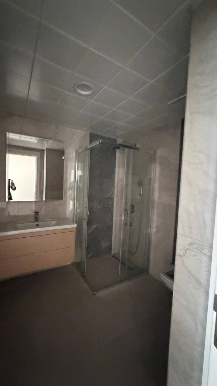 Unfurnished Apartment for rent located in Erbil,
In Empire Square, with an area of 140 SQM
(2+1) two Bedrooms with kitchen 
✅ The price is 600$ per month 

Consists of:
- 1 Living Room
- 2 bedroom 
- 2 bathroom
-  kitchen
-  balcony 
Floor no: 3 with external view
(other offers are available) 
✅ Contact us on WhatsApp or DM:

✅ ***********

#apartment #realestate #erbil #goldenzone #empire #apartmentforrent
