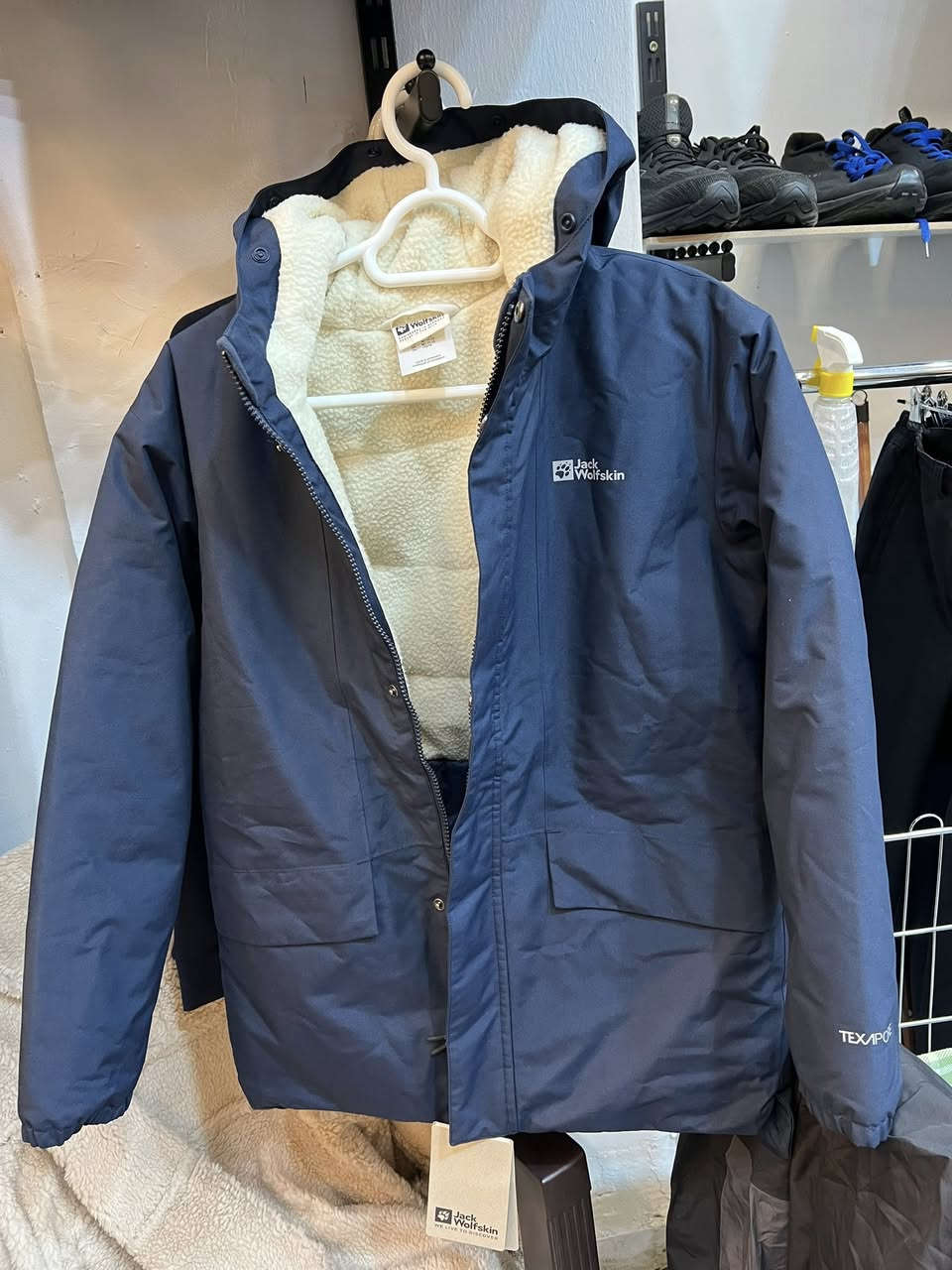 jackwolfskin
orginal
size _S_M
توصیل جمع
بالە غیرمستخدم
وزن_55_65
***********
