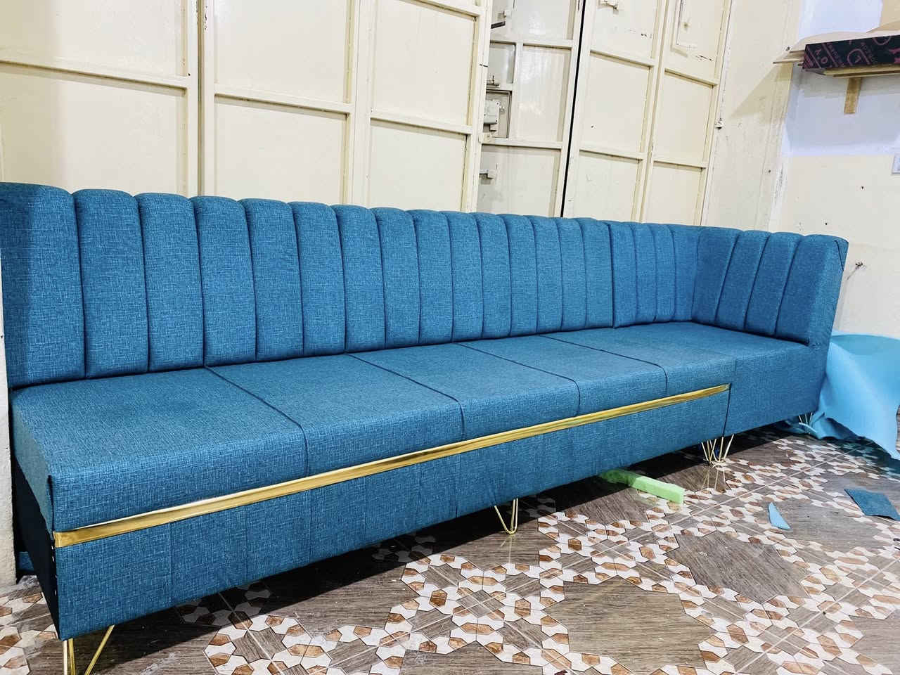 هاذ الديوان للبيع بضمان خمس سنوات
طول ثمن مترات 
خشب الأحمر توركي18 ملم أسفنج درجه أولا
بسعر مناسب جدا 
للأستفسار أرسل رساله 
*********** 
ئه م ديوانه بو فروشتنه به زماني بينچ سال 
داري سور توركي 18 ملم 
أسفنجي ده رجه به ك  
به نرخيكي كونجاو  
بو زانياري نامه بنيره
