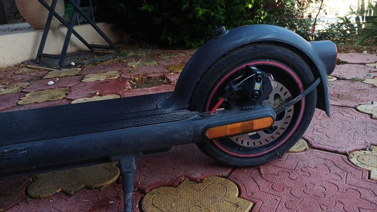 سکۆتەری کارەبای  Xiaomi Scooter 4 pro
پاک و بێ عەیب بۆ فرۆشتن لە سلێمانی هەموو شتێکی لەگەڵە بۆ زانیاری تەلەفۆن بکەن بۆ ئەم ژمارەیە 
0751 055 0611

Xiaomi Scooter 4 Pro. 
Works well
Maximum weight: 120kg
Top speed:25 kmh
Incline:20°
Torque(power): 350W-700W
Weight:17kh
