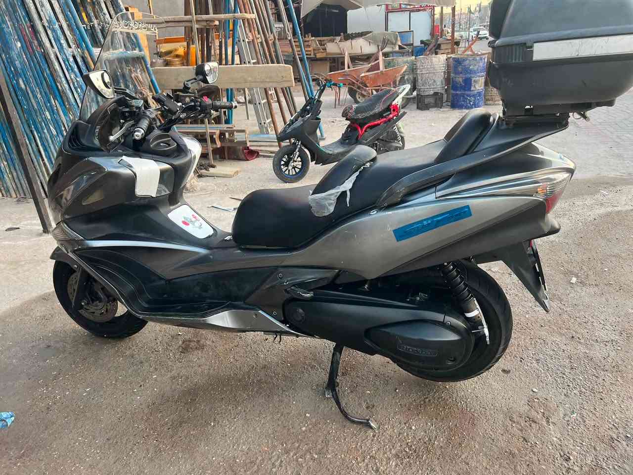 مرخص صاح الكروب
سلام عليكم سلفر جيتي محرك 400 مكفول من برغي 
ماشية 35 علية جنطة اوهوائيات العنوان بغداد حي أور سعر خاص ***********

