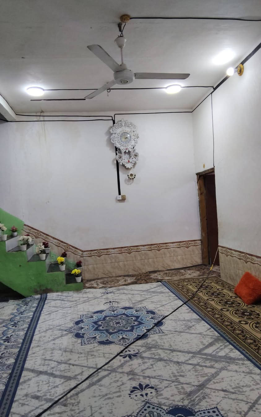 سلام عليكم بيت للبيع بحي الصدرين مساحة/325متر للستفسار ***********
