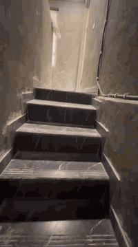 شقه للاجار
تحتوي على غرفتين وصاله ومطبخ وحمام 
الشقه نضيفه وحديثه
تستلم مفاتيحه كبل اجاره 350
الماي والكهرباء على ابو البيت
للاستفسار عل رقم ***********
بي واتساب ✅
