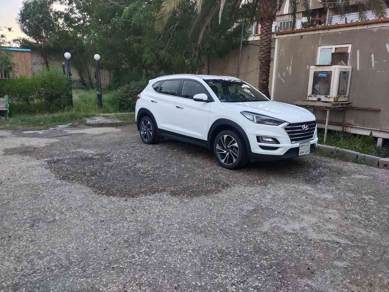 توسان خليجي مكفوله كفاله عامه موديل ٢٠٢٠ فول موصفات عده فتحه
ماشيه ١١٤الف كيلو 
مكانه بغداد 
السعر ٢٠٨
رقم هاتف ***********
