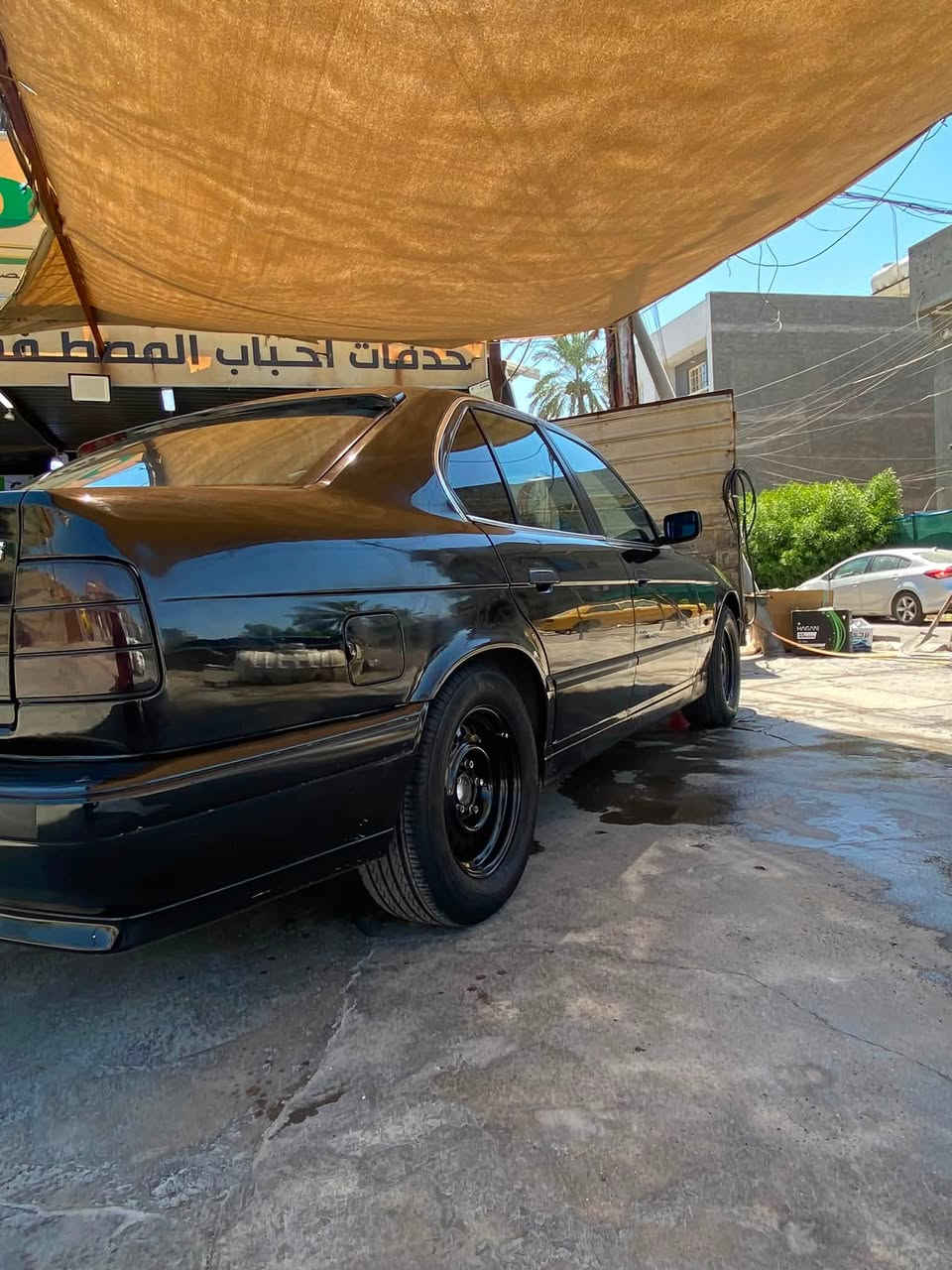 السلام عليكم
بي ام  موديل 93 اصل مسكر فاينوس اصل كير اوتوو 
رقم دهوك بسمي تريد تحويل تريد وكاله 
مكفوله من اخياس بيها طخه جاملغ ايسر 
غرفة مخمل  
جام  كهرباء 
تخم تاير جديد صدر نضيف كلش 
دبل ايرباك دبل جكمجة 
كهرباء تشتغل بالكامل اي نقص مابيها
مكينه كير كفاله منضومة ماء جاهزه 

تبريد فقط محتاجة كمريسر 

صبغ جديد 

سعر 50 بيها مجال لشراي مكاني بغداد 

مراوس يرهم حسب القناعة

***********

