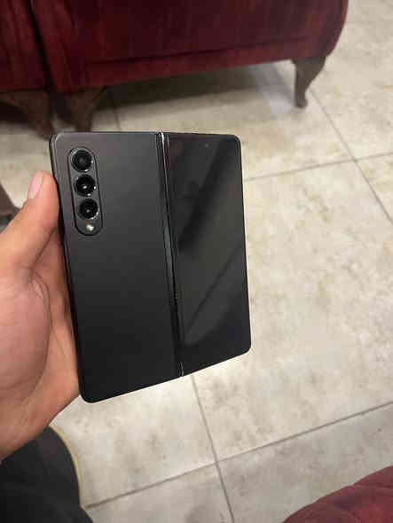 سلام عليكم زت فولد 3 الجهاز علا إيدي من اول منزل وليومك حبيت ابدل علا أليفون قررت أبيع  الجهاز نضيف  بس شوفت عينك شخوط بل شاصي ذاكره 256 السعر 450 ألف الجهاز نطي بي ضمان العنوان بغداد مدينه الصدر ***********
