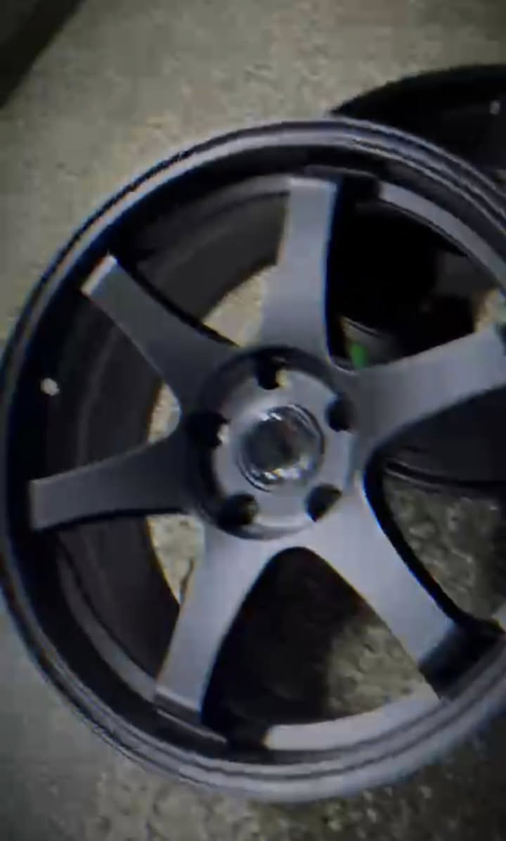 السلام عليكم
ويل كب volk raceng حجم 17 جديد غير مستخدم 
عنوان بغداد شارع فلسطين 
يتوفر توصيل لجميع المحافظات 🚚
للاستفسار واتساب *********** 
سعر التخم 450 الف
