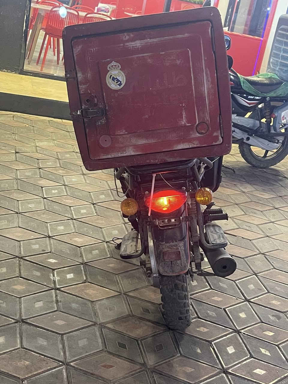 بوكسر 2020مابيها اي نقص لاتنقيص ولاتبخير بدون اوراق تاخذها من باب بيتي وصور جنسيتي مكفوله سرقه وعشائر هيه وصندوك ودمام  ب800  الف بدون صندوك وشمعه ب700الف  مكاني حي العامل بغداد


**إذا كنت صاحب هذا الإعلان وتريد حذفه لأي سبب، رجاءا أرسل رسالة إلى الدعم الفني**