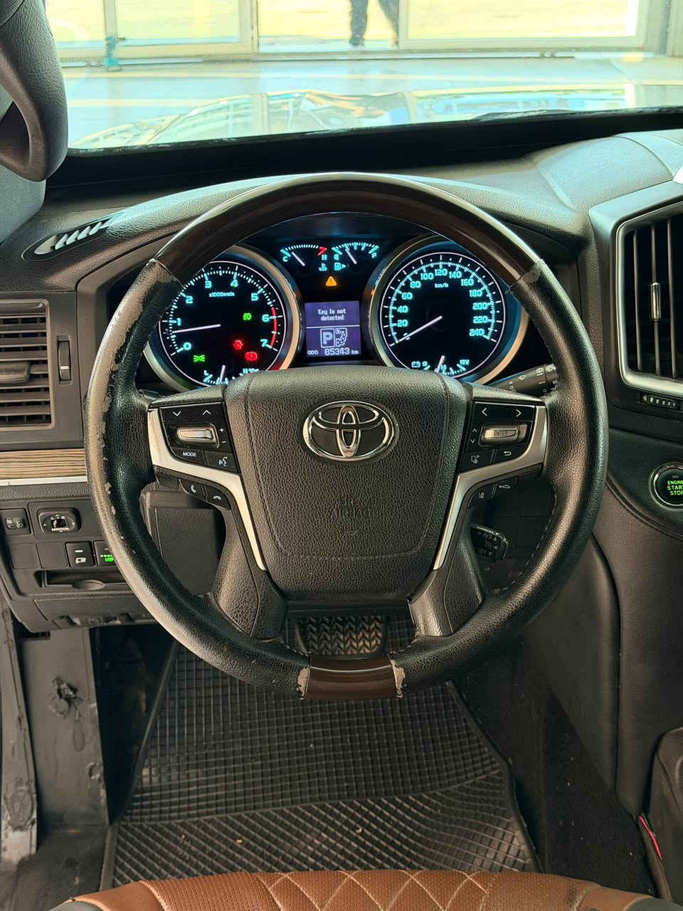 مصفحة (B6+) 
نوع المركبة / لاند كروزر VXR 
موديل / 2013
حجم المحرك ونوع الوقود /  V8 5.7 بانزين
الممشى / 86.000km
عنوانها / سليمانيه
للمزيد من العلومات اتصل / ***********
***********
