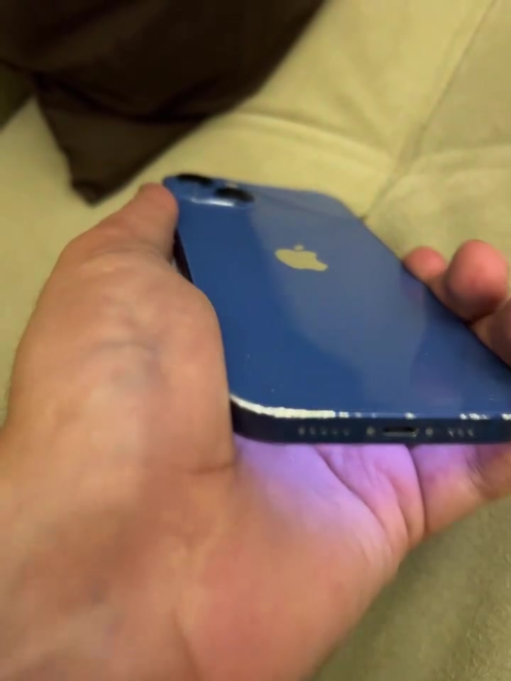 Iphone 13❤️
ذاكرة ١٢٨ 
بطارية ٨٦ 
الجهاز وتر ممفتوح ابد
بي بس هاي كردة اثر وكعة بشارع ليجوة ومماثرة بكلشي جهاز مكفول من كلشي اي خلل مبي  
مكاني زيونة 
السعر ٤٠٠ الف 
***********
