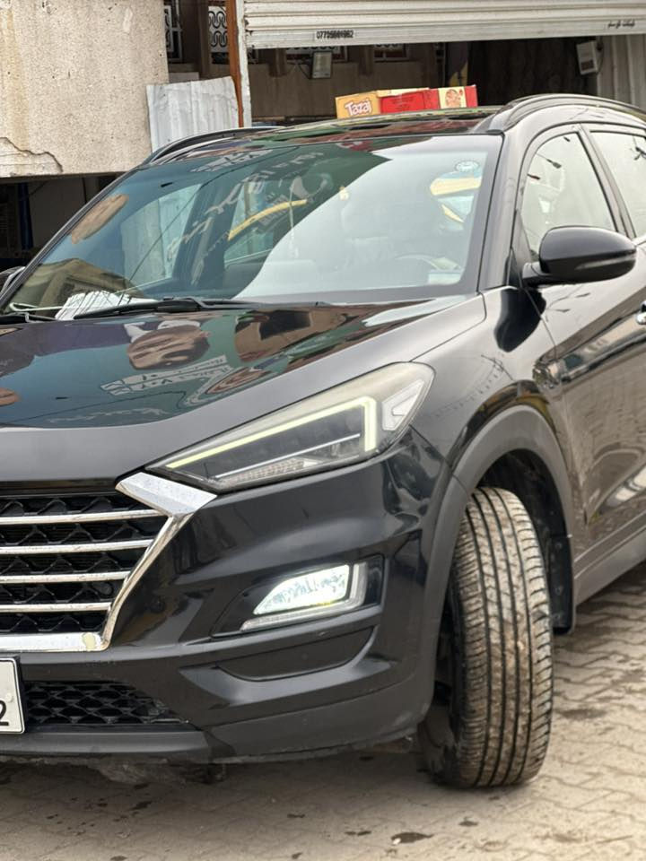 السلام عليكم للبيع فقط توسان 2020 وكاله الكاصد فول الفول 1/1بيها بارد بلجنطه وصبغ بهلال جاملغ الخلفي فقط الباقي كفاله عامه رقم اربيل باسمي شرط التحويل ماشيه 100 الف كم 
مواصفات سياره فول بنراما لايت4 عدسات كشنات كهرياء شاشه وكامرا حساس امامي خلفي لد نهاري لد خلفي ويل كب ويل كب 5 ويل كب مري شفط السعر 200 وبي مجال بصيط جدا مكاني بغداد الحريه ***********
