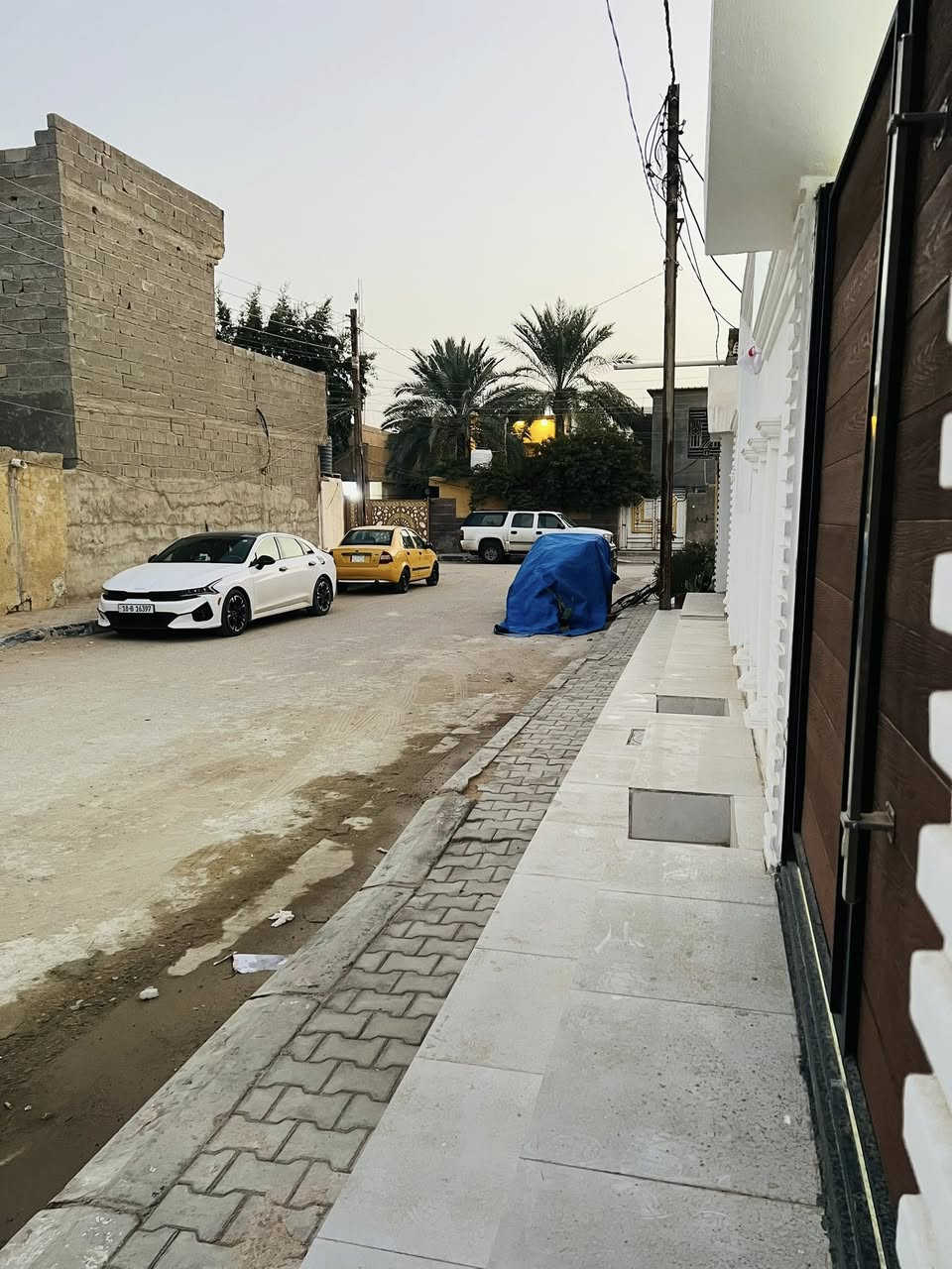 مشتملات للبيع مساحة الواحد 150م طابقين طابو صرف
بناء حديث درجه اولى صب مسلح غير مسكون متوفر كافة الخدمات من تبليط ومجاري ومقرنص كما موضوح بالصور 
يحتوي كل واحد منهم في الطابق الاول على استقبال وصاله ومطبخ وغرفه نوم وصحيات داخليه وخارجيه وفي الطابق الثاني صاله وغرفتين نوم مع صحيات ..
الموقع: كربلاء الحسينية العطيشي (حي الزهراء) بالقرب من المدرسه الهيكل 
سعر البيت الواحد 130 مليون مع المجال
للاستفسار اكثر الاتصال على الرقم
***********
***********
