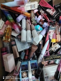 شلعة • مكياج ماركة • ٢٠٠قطعة