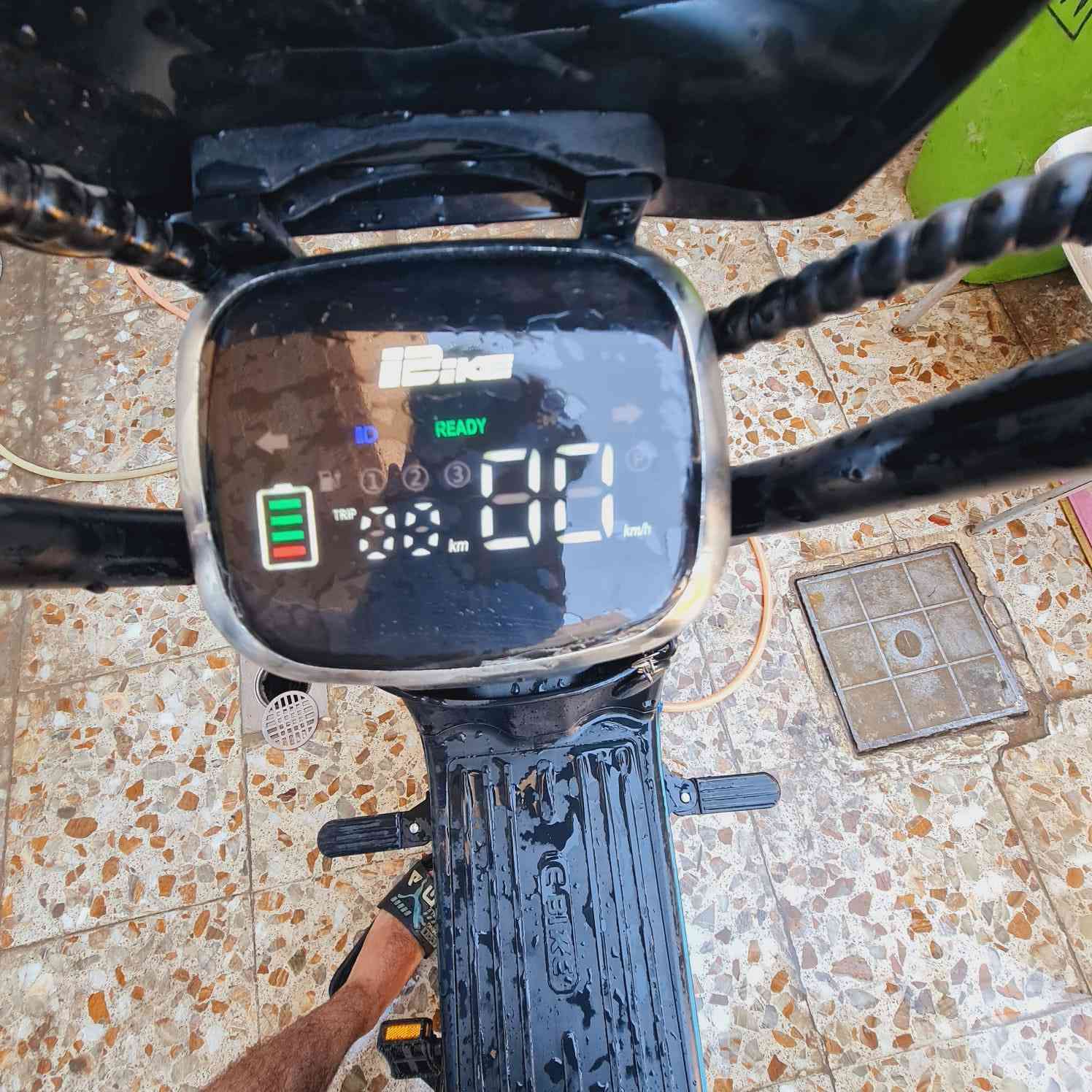 السلام عليكم شباب عندي دراجه شحن للبيع جديده الله شاهد ما مستخدمهه لان طريق شغلي بعيد رايدهه ب٣٠٠ مكاني بغداد حي الجهاد رقمي ***********
